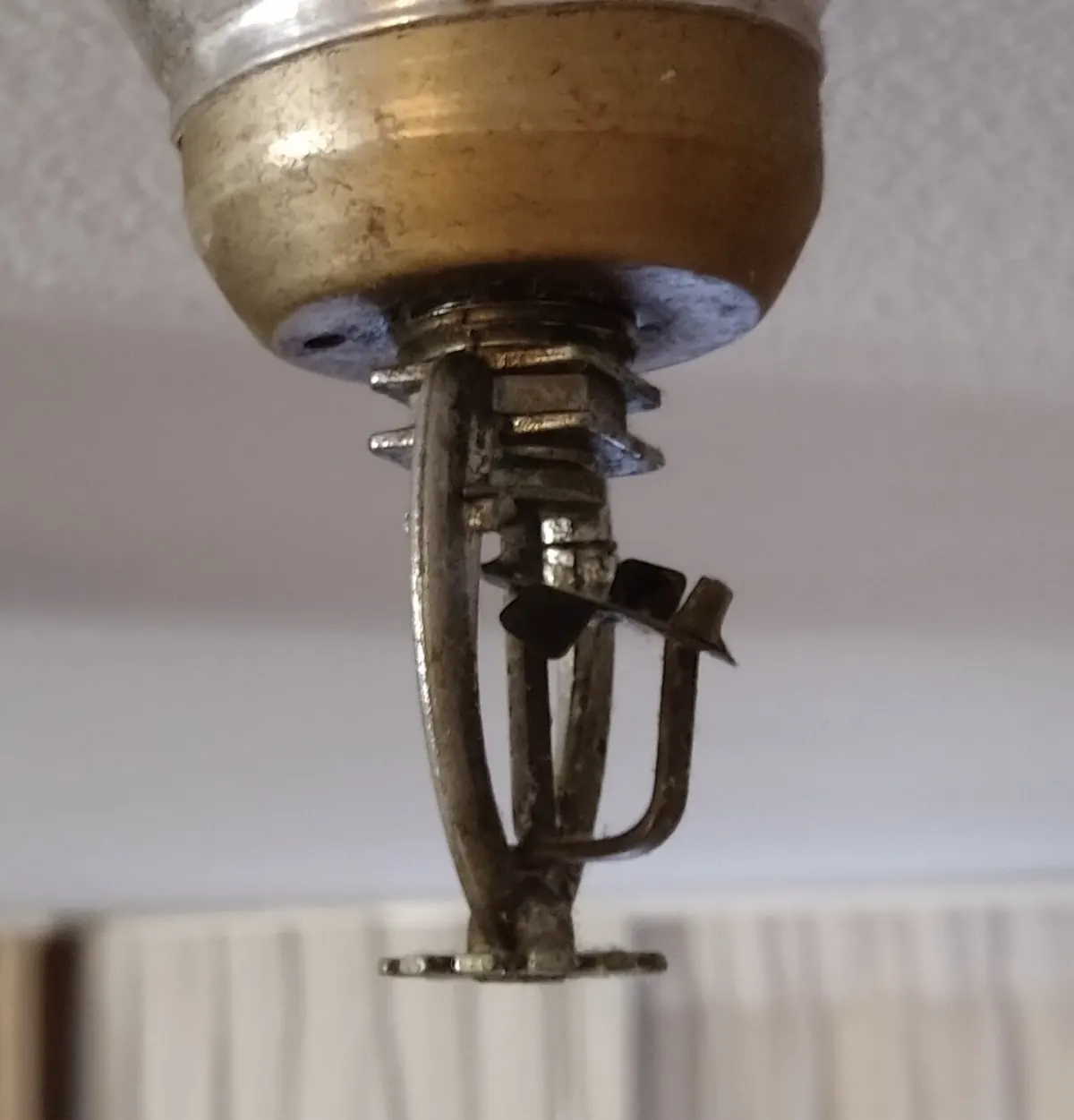 Isıyla açılan tavan tipi sprinkler başlığı, yakın plan